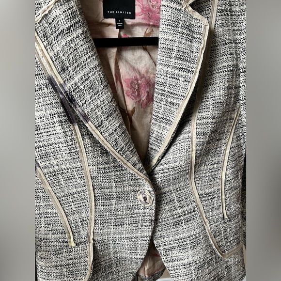 The Limited Cream Tweed Rose Single Button Blazer - Size 4 - Picture 5 of 6